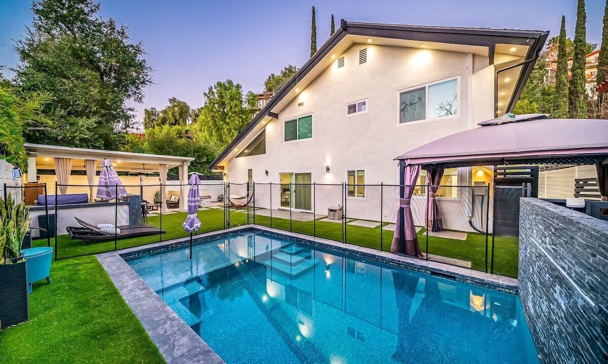 Photo of Outdoor in Woodland Hills
