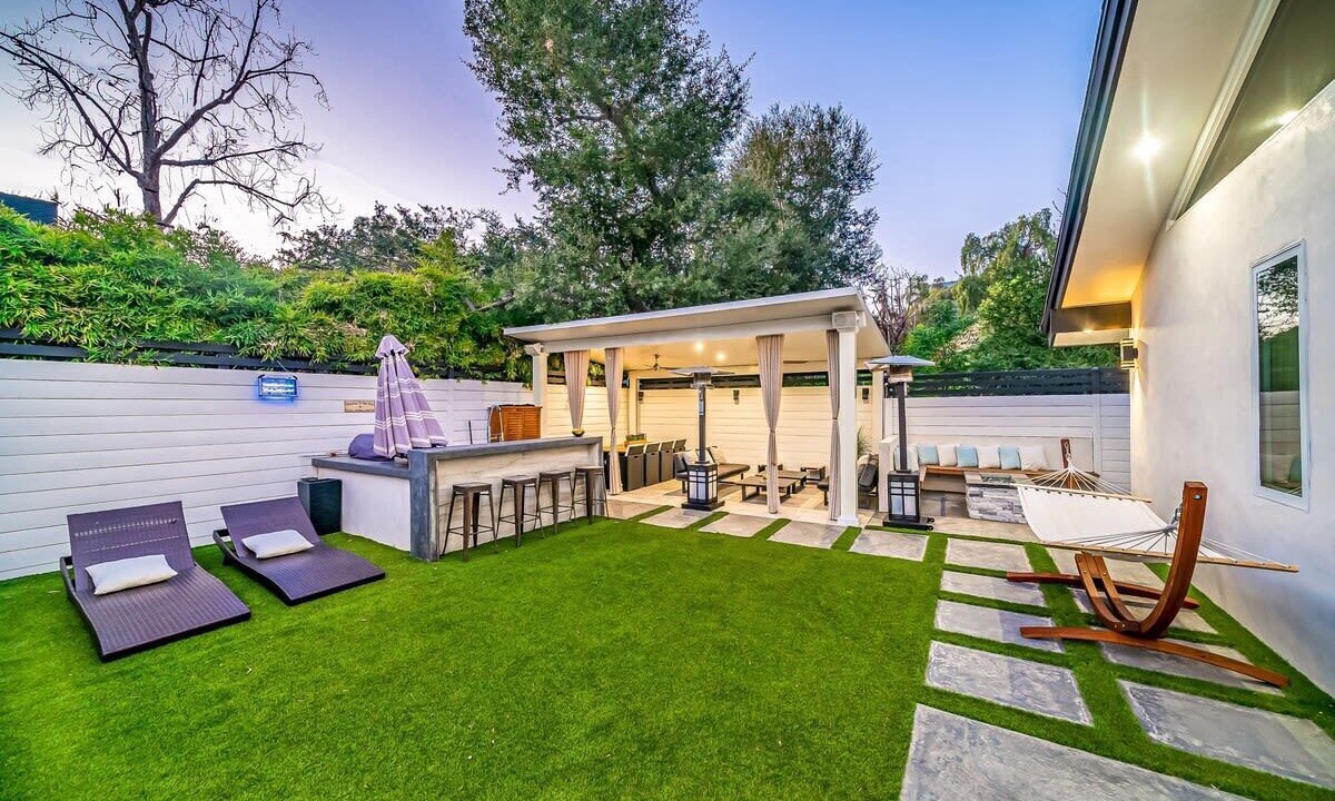 Photo of Outdoor in Woodland Hills