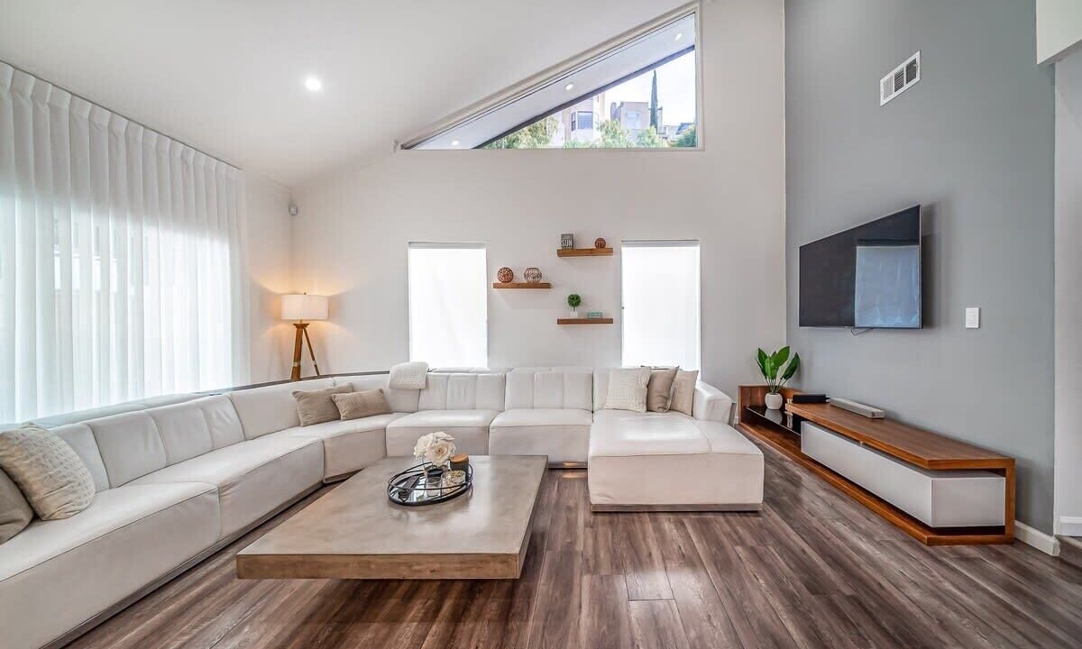 Photo of Livingroom in Woodland Hills