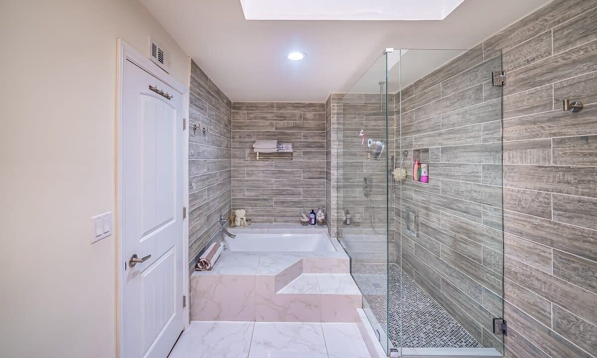 Photo of Bathroom in Woodland Hills