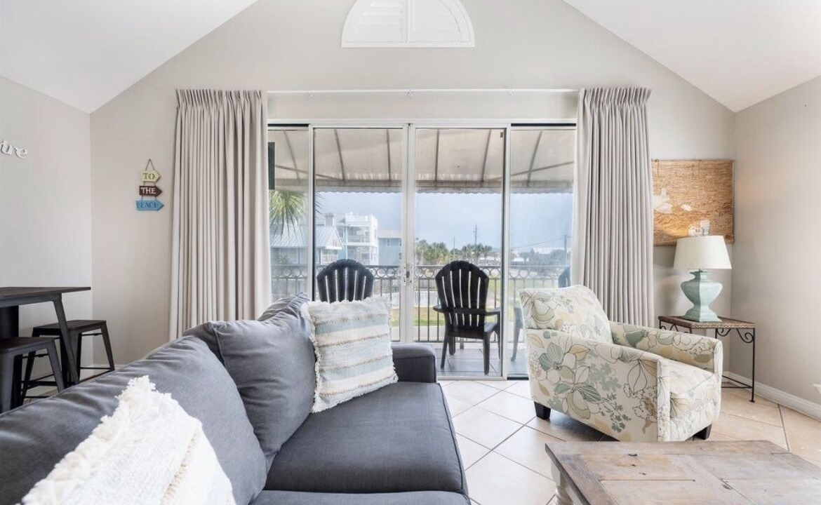 Photo of Livingroom in Crystal Shores