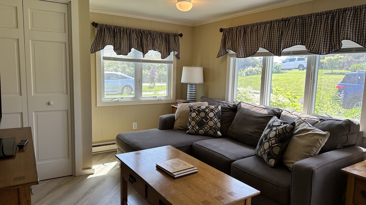 Photo of Livingroom in Mid-Coast and Islands