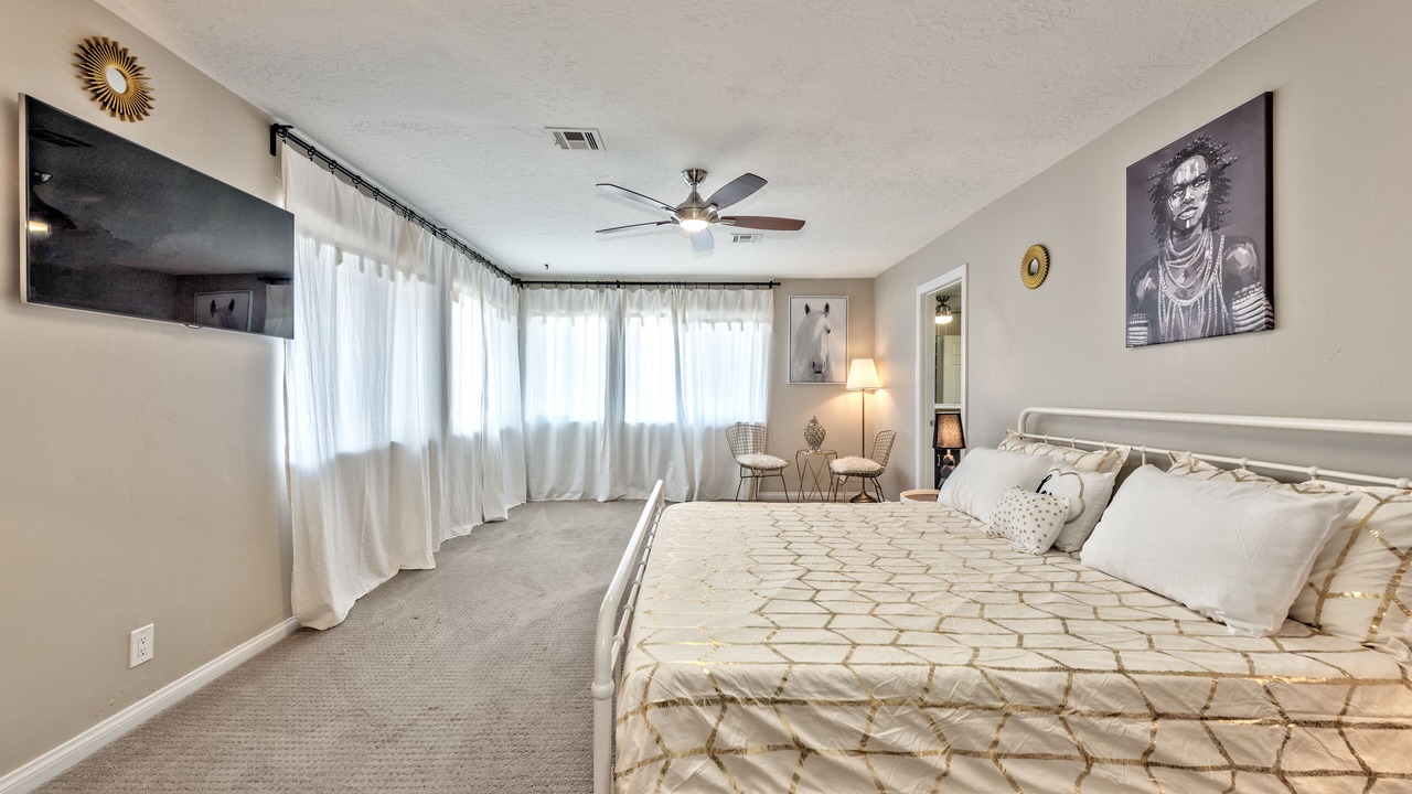 Photo of Bedroom in Enterprise