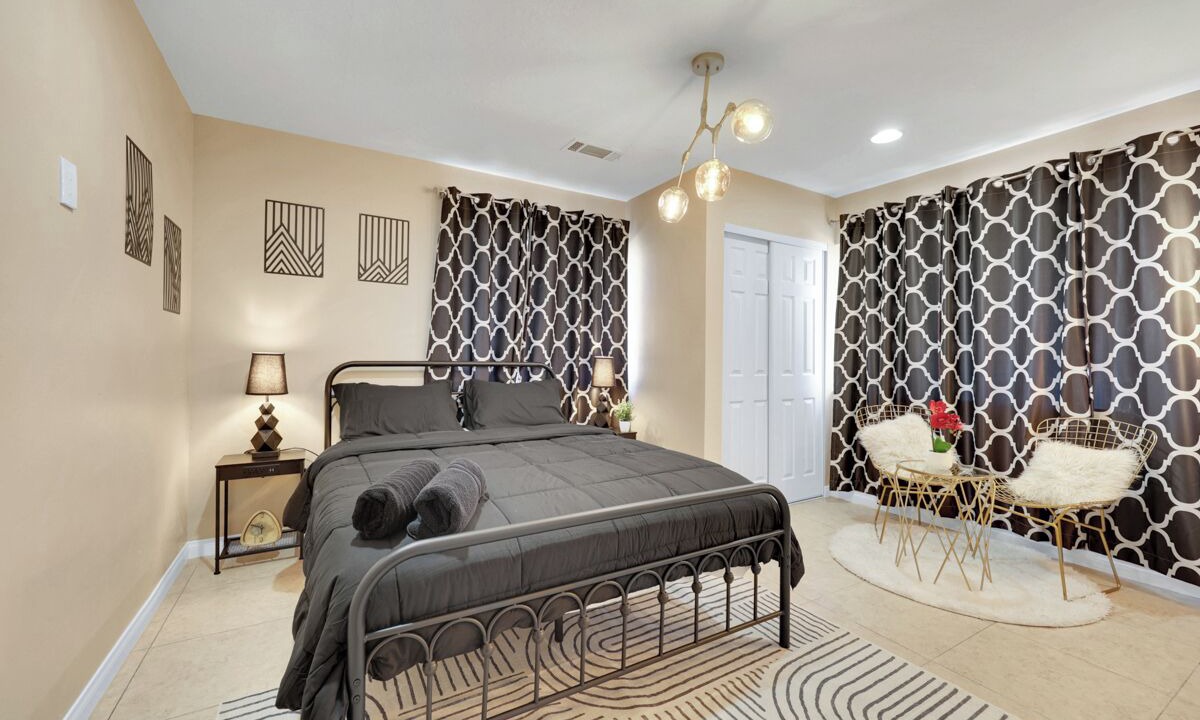 Photo of Bedroom in Enterprise