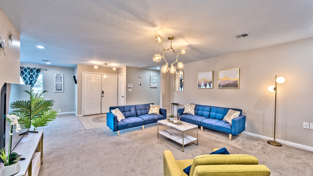Photo of Livingroom in Enterprise