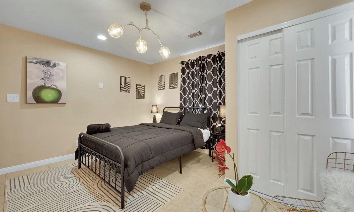 Photo of Bedroom in Enterprise