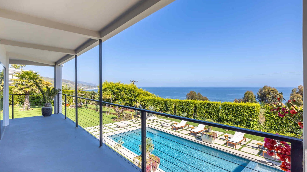 Photo of Patio Balcony in Central Malibu