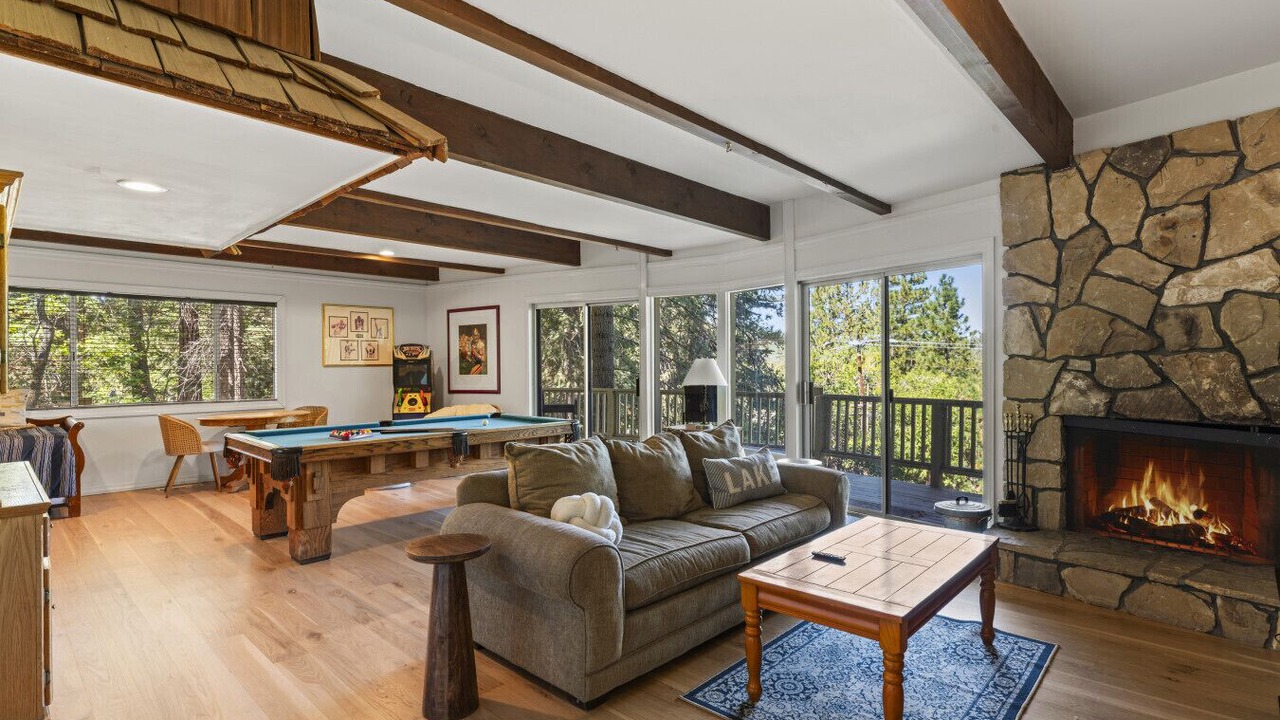 Photo of Livingroom in Blue Jay