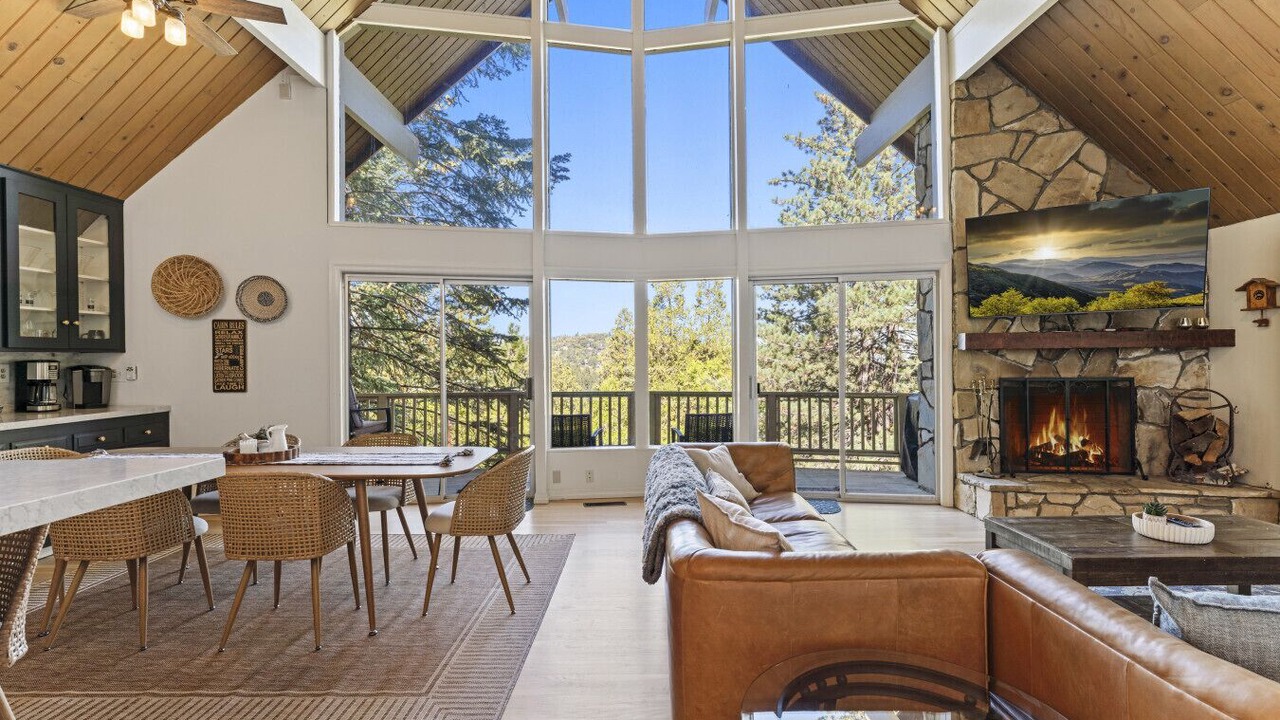 Photo of Livingroom in Blue Jay
