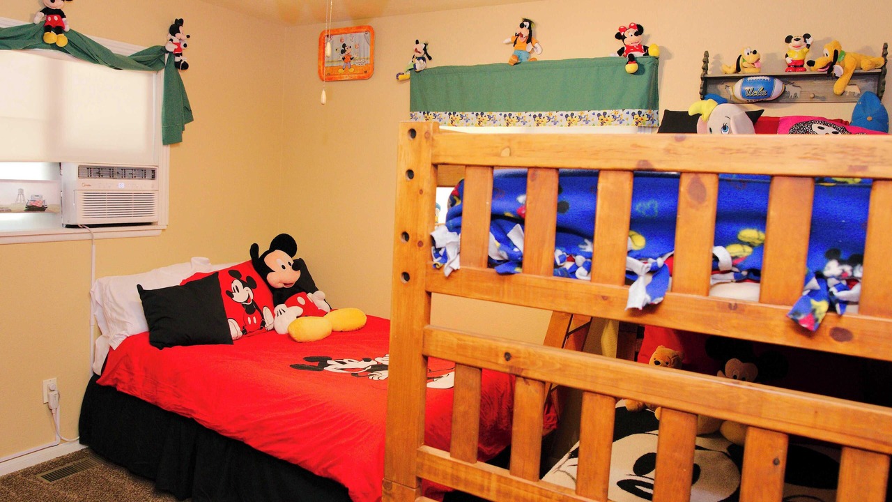 Photo of Bedroom in Crestline