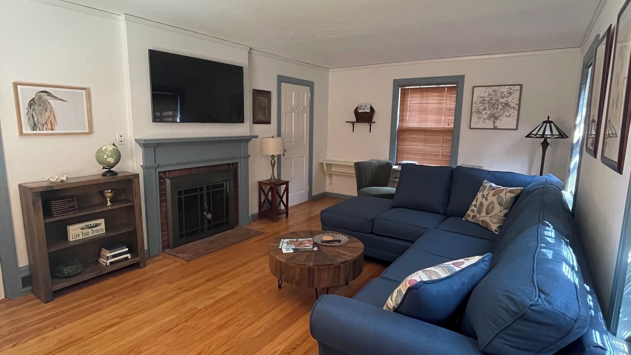 Photo of Livingroom in Salsbury Cove