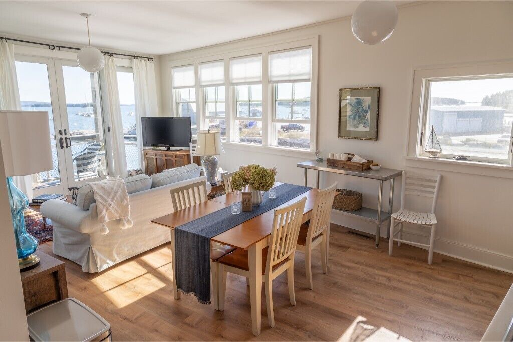 Photo of Livingroom in Stonington
