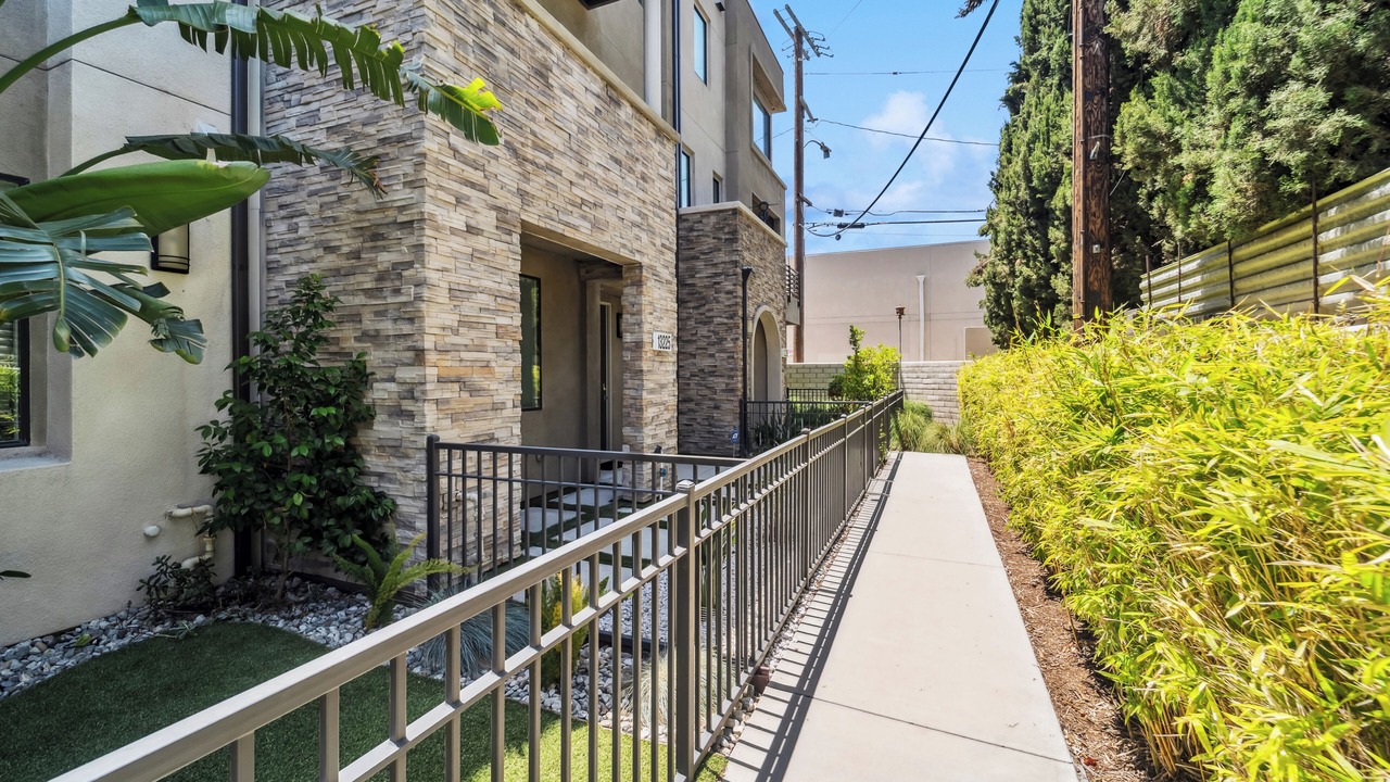 Photo of Outdoor in Valley Glen