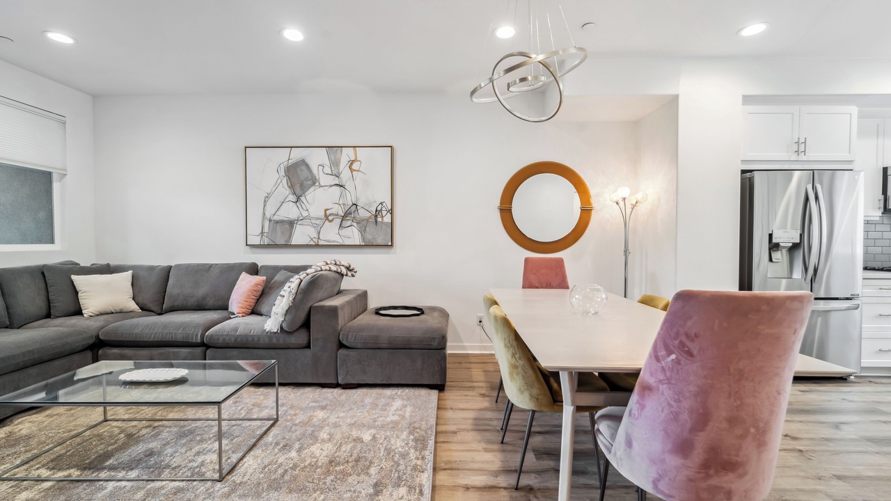 Photo of Livingroom in Valley Glen