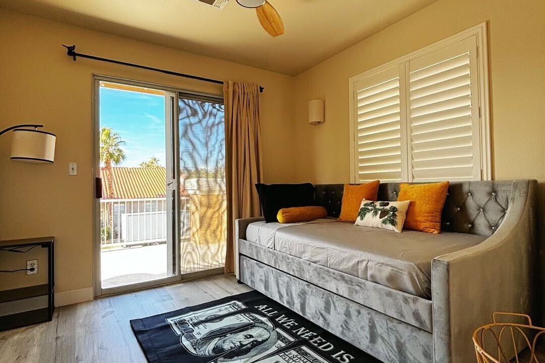 Photo of Livingroom in Spring Valley