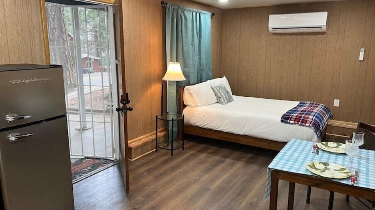 Photo of Bedroom in Running Springs