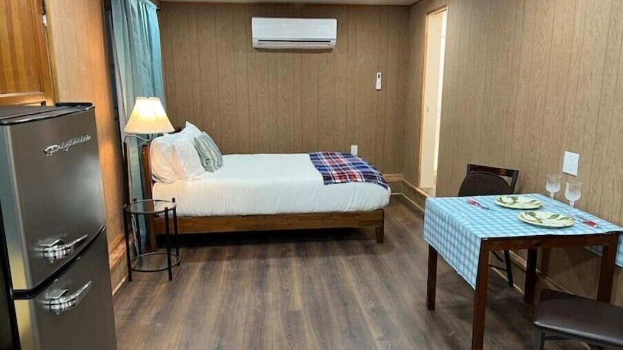 Photo of Bedroom in Running Springs