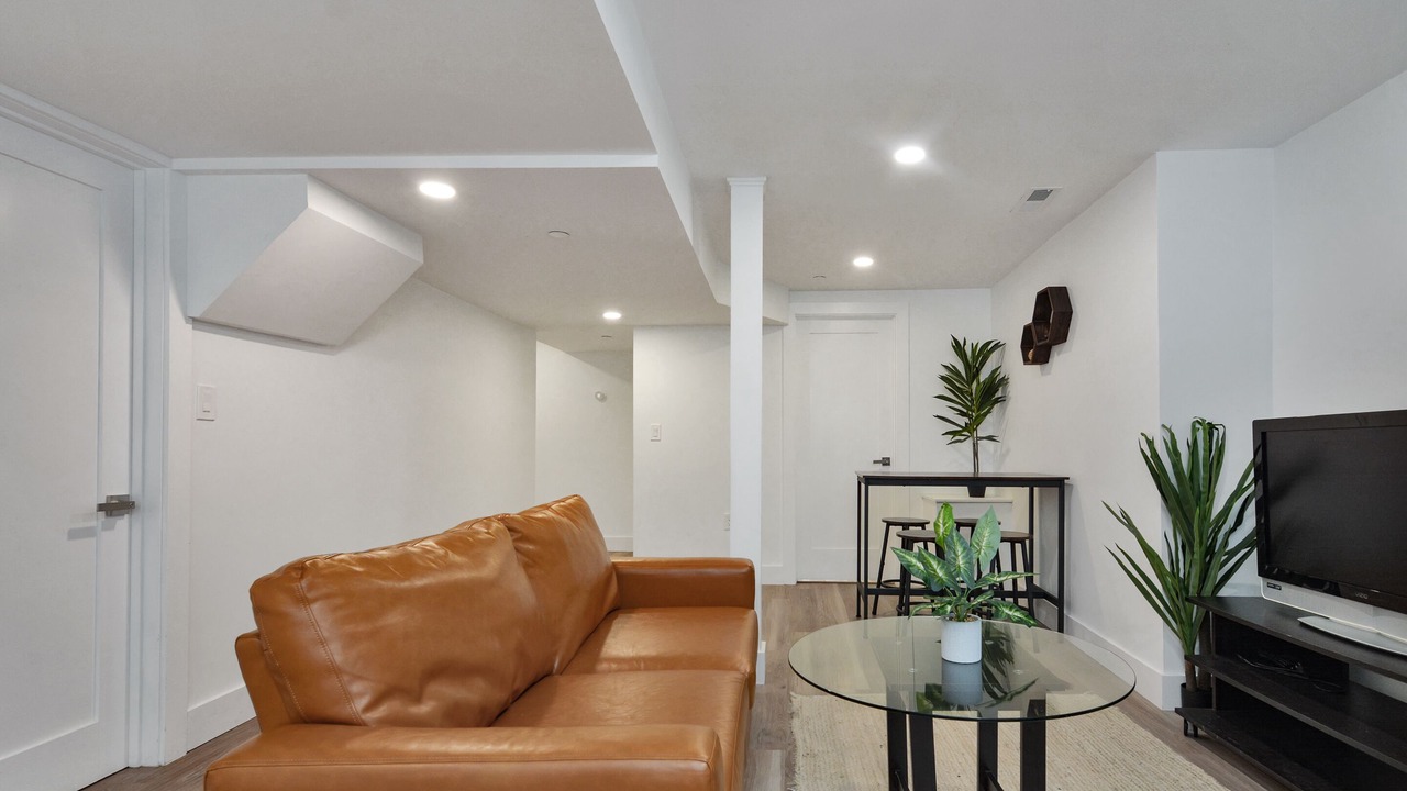 Photo of Livingroom in East Somerville