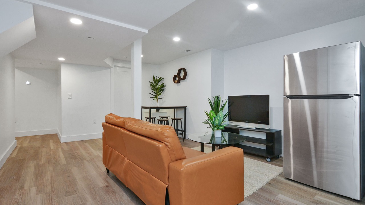Photo of Livingroom in East Somerville