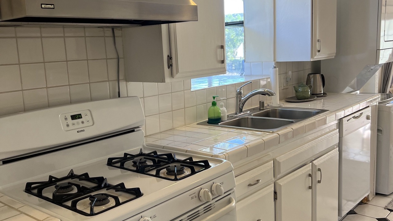 Photo of Kitchen in Valley Glen