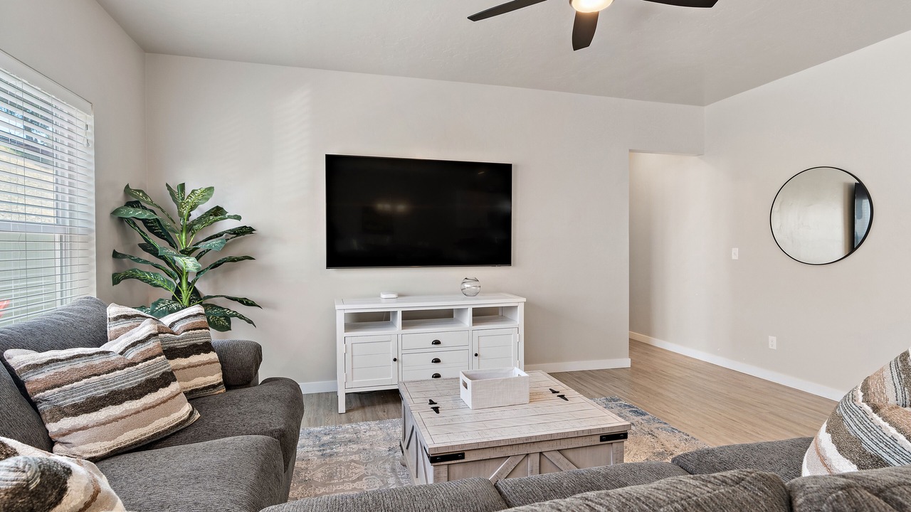 Photo of Livingroom in Eagle