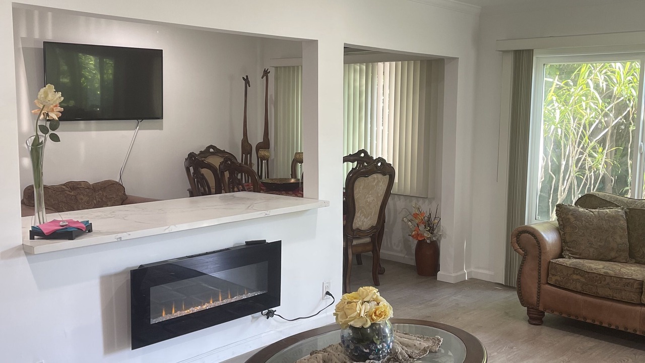 Photo of Livingroom in West Los Angeles