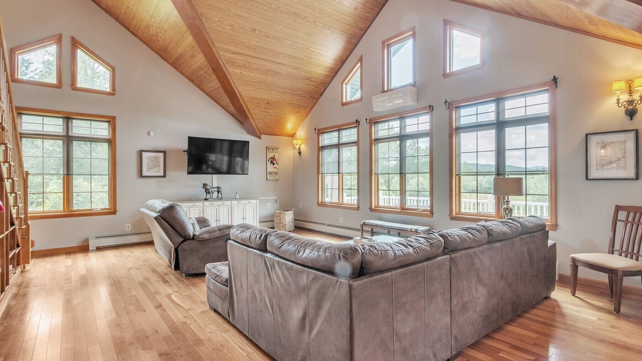 Photo of Livingroom in Rumford Center