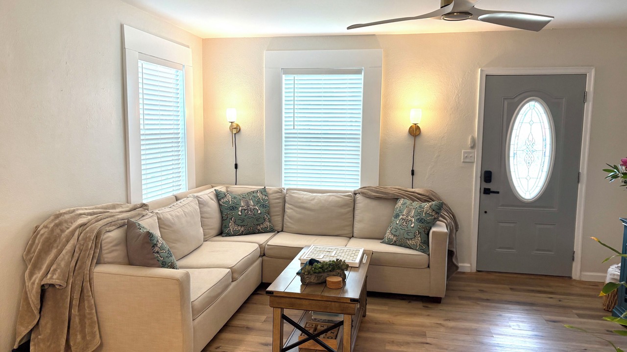 Photo of Livingroom in Navy Point