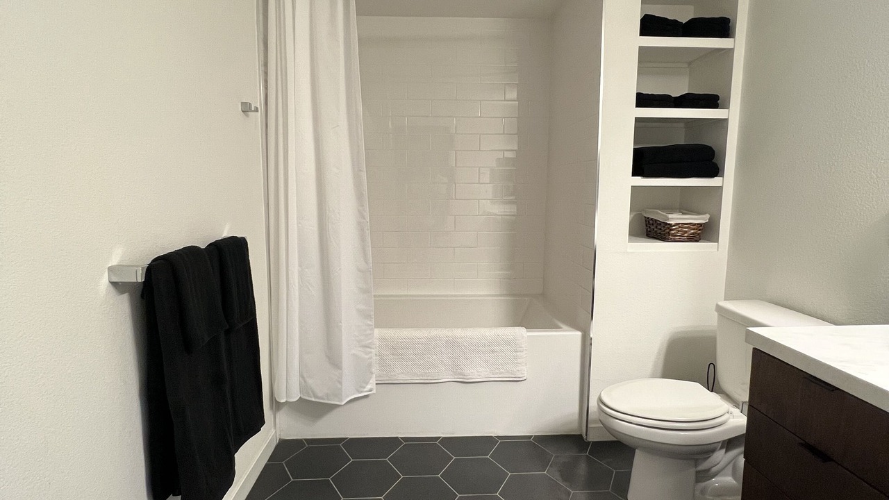 Photo of Bathroom in Carthay Circle