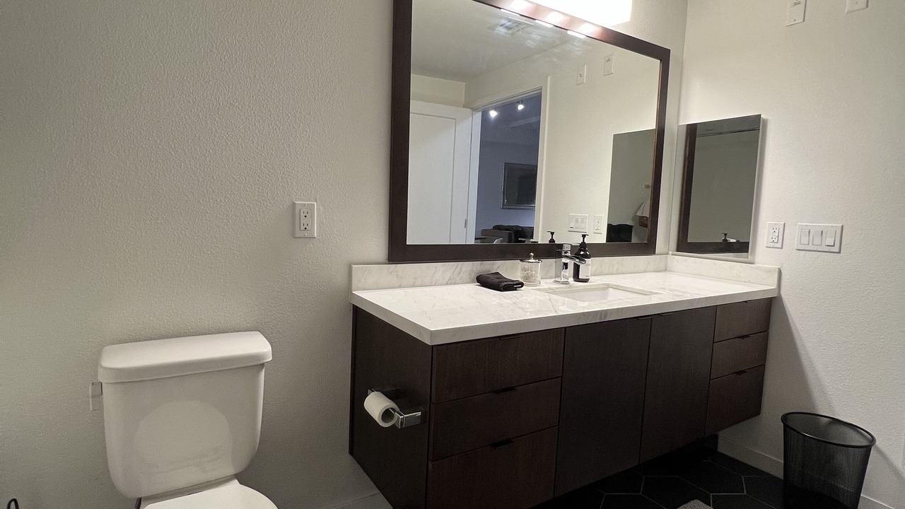 Photo of Bathroom in Carthay Circle