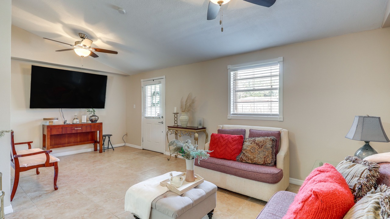 Photo of Livingroom in Northside