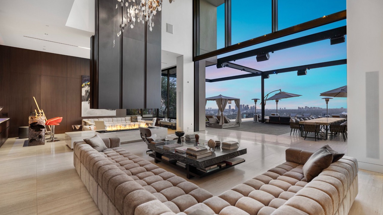 Photo of Outdoor in Hollywood Hills West