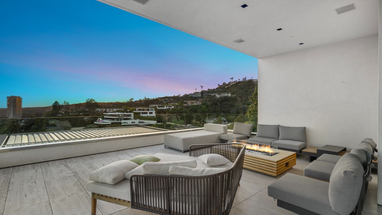 Photo of Patio Balcony in Hollywood Hills West
