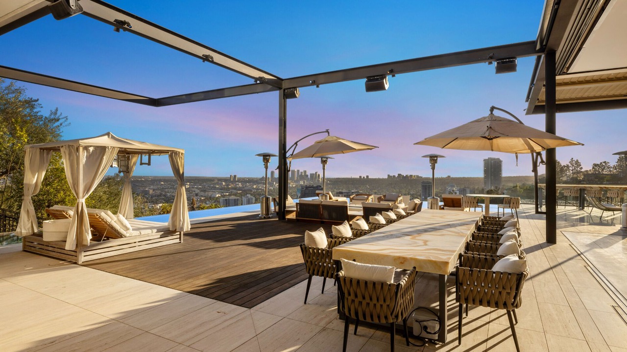 Photo of Outdoor in Hollywood Hills West