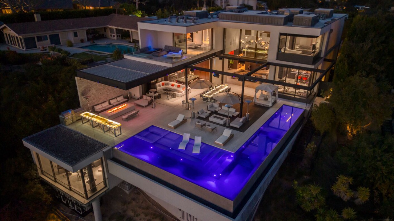 Photo of Outdoor in Hollywood Hills West