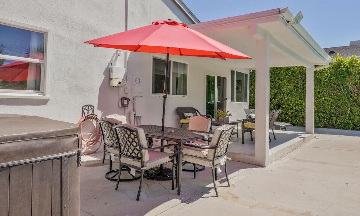Photo of Outdoor in Valley Glen