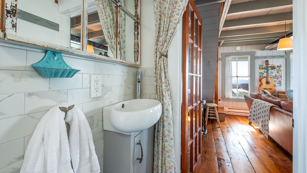 Photo of Bathroom in Mid-Coast and Islands