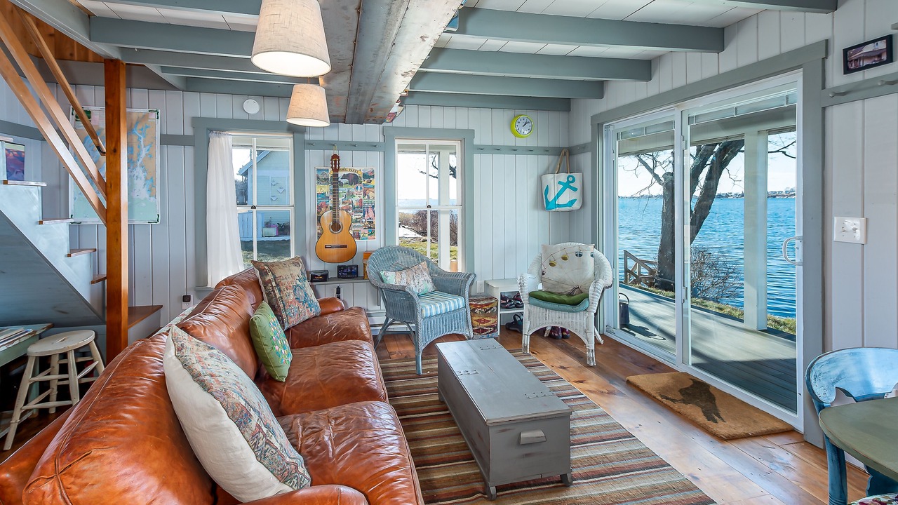 Photo of Livingroom in Mid-Coast and Islands