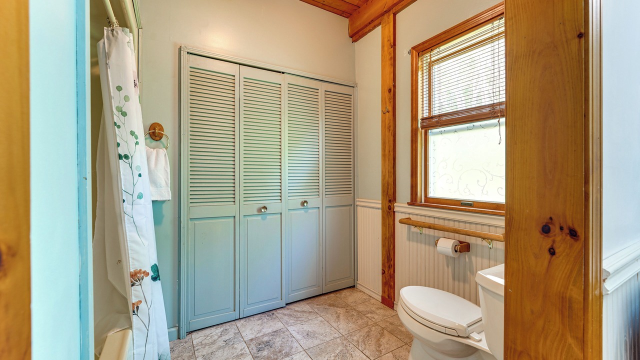 Photo of Bathroom in Isle of Springs