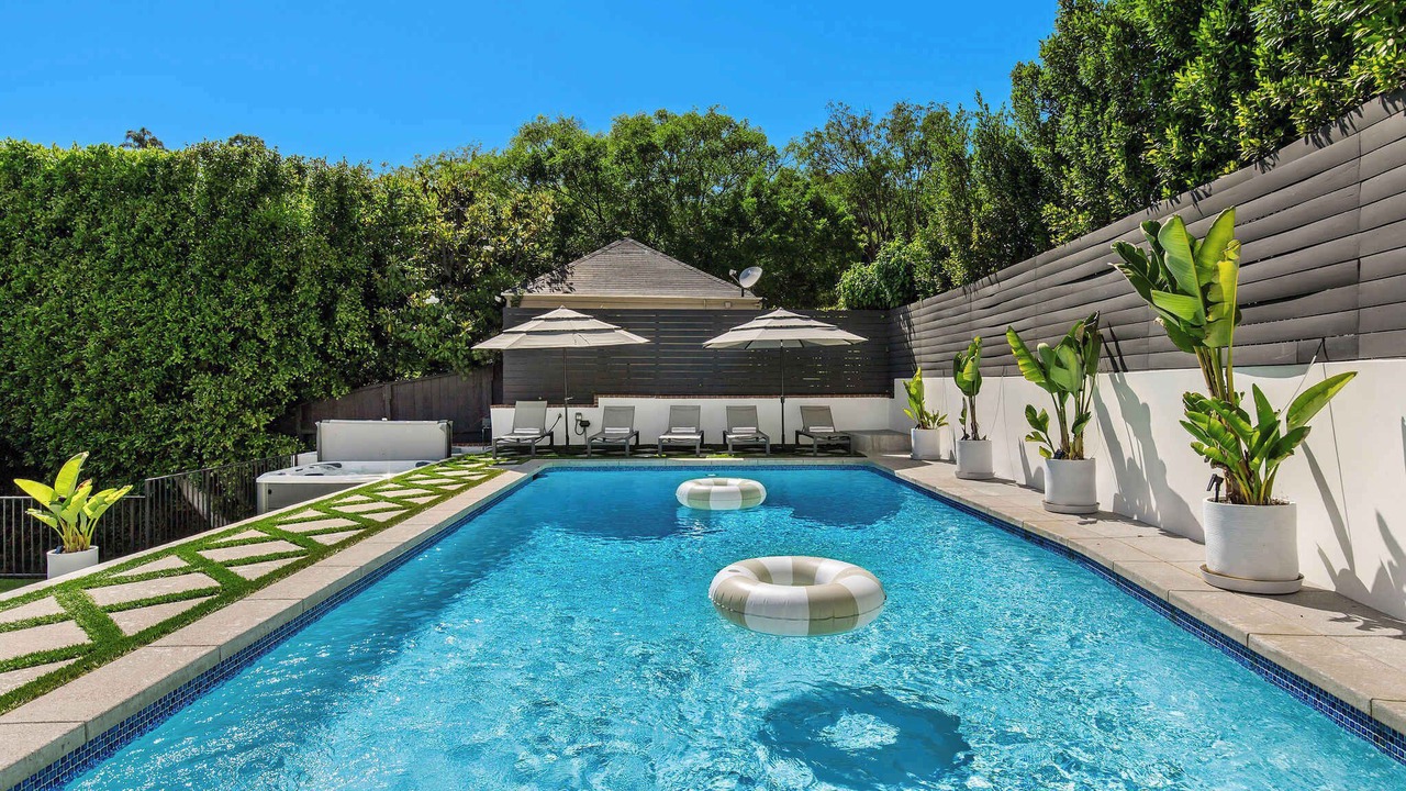 Photo of Others in Hollywood Hills West