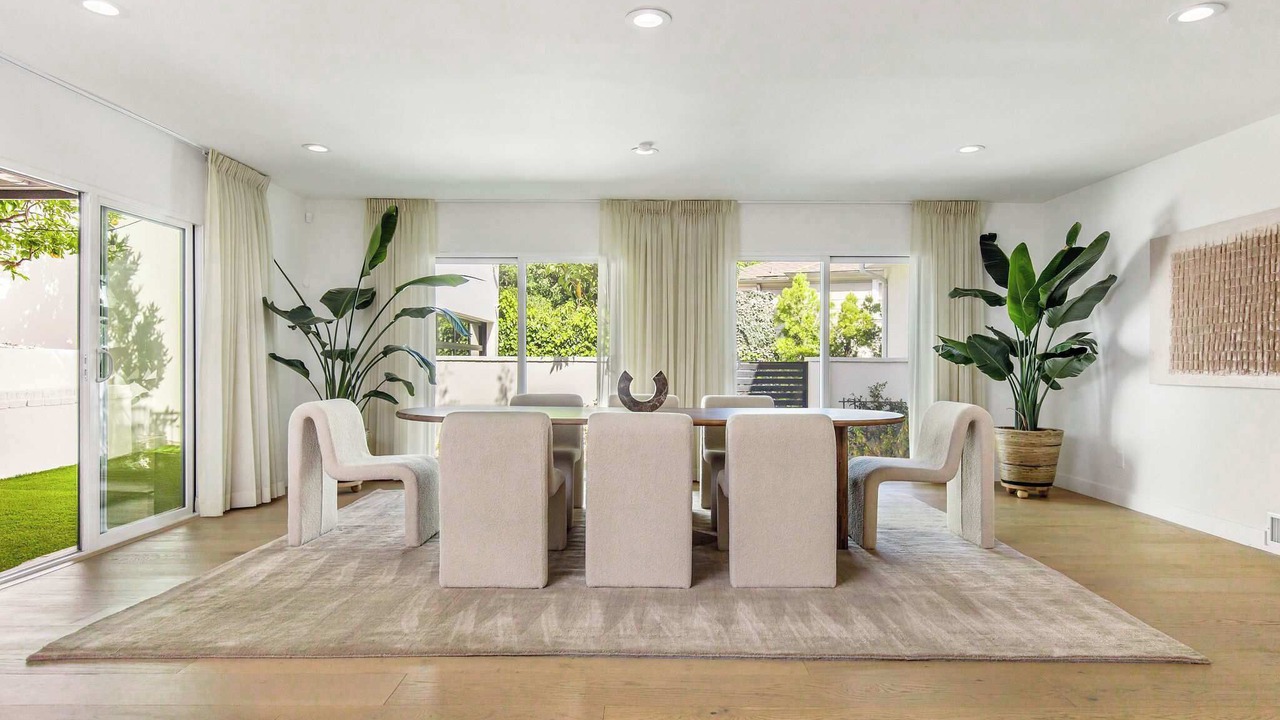 Photo of Outdoor in Hollywood Hills West