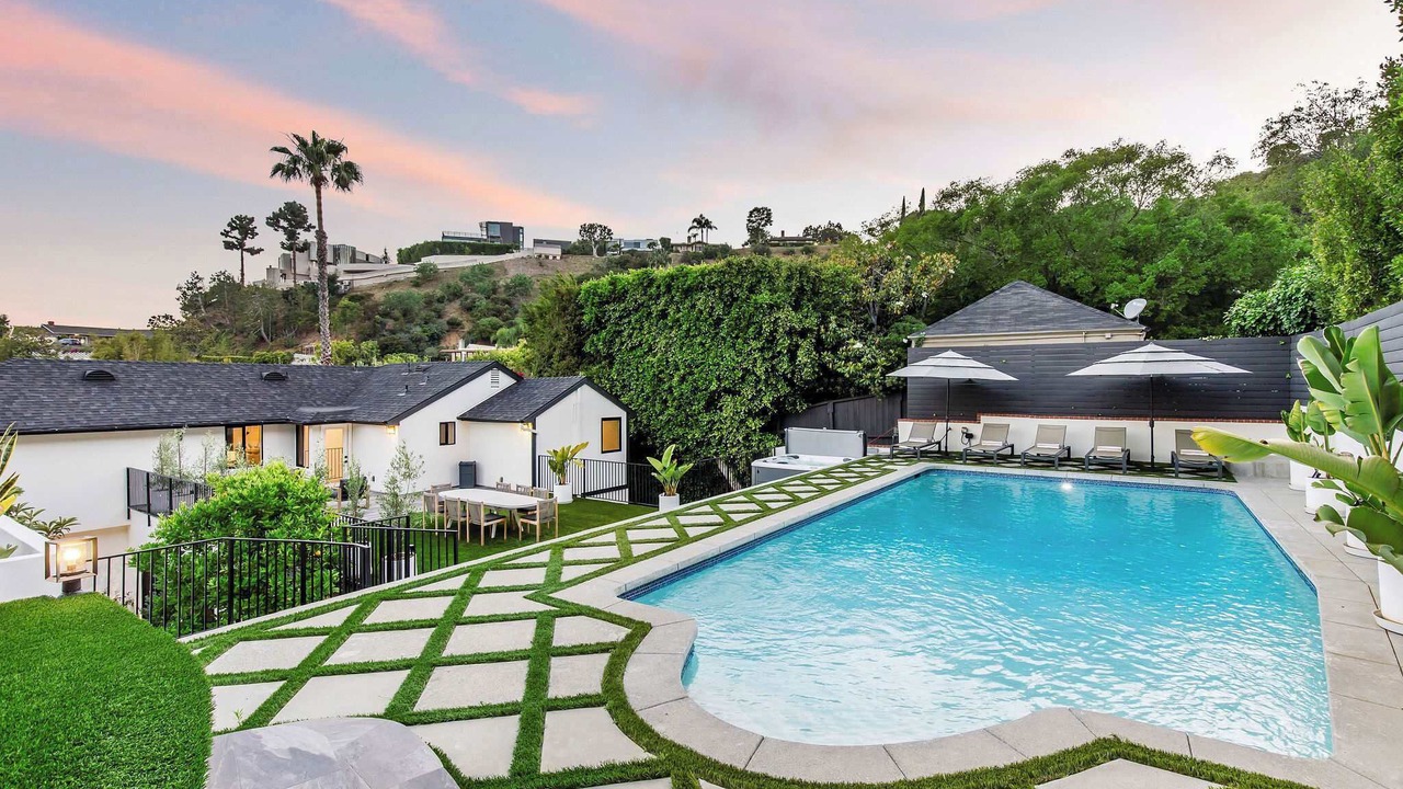 Photo of Outdoor in Hollywood Hills West