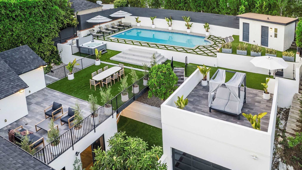 Photo of Outdoor in Hollywood Hills West