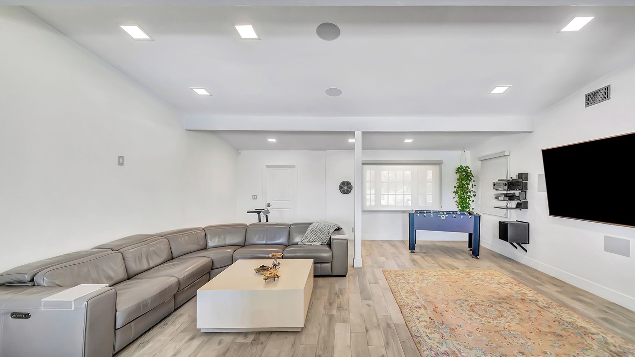 Photo of Livingroom in Woodland Hills