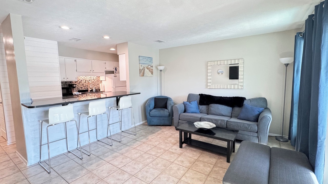 Photo of Livingroom in Biltmore Beach