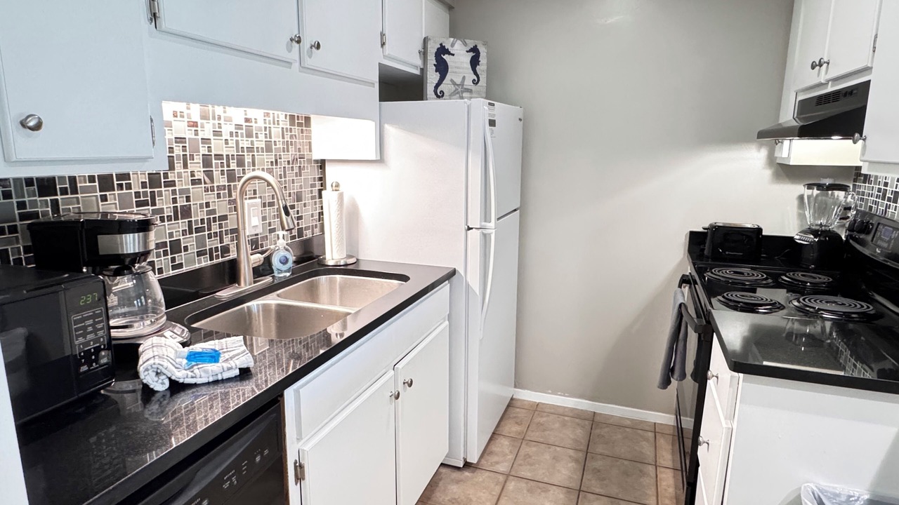 Photo of Kitchen in Biltmore Beach