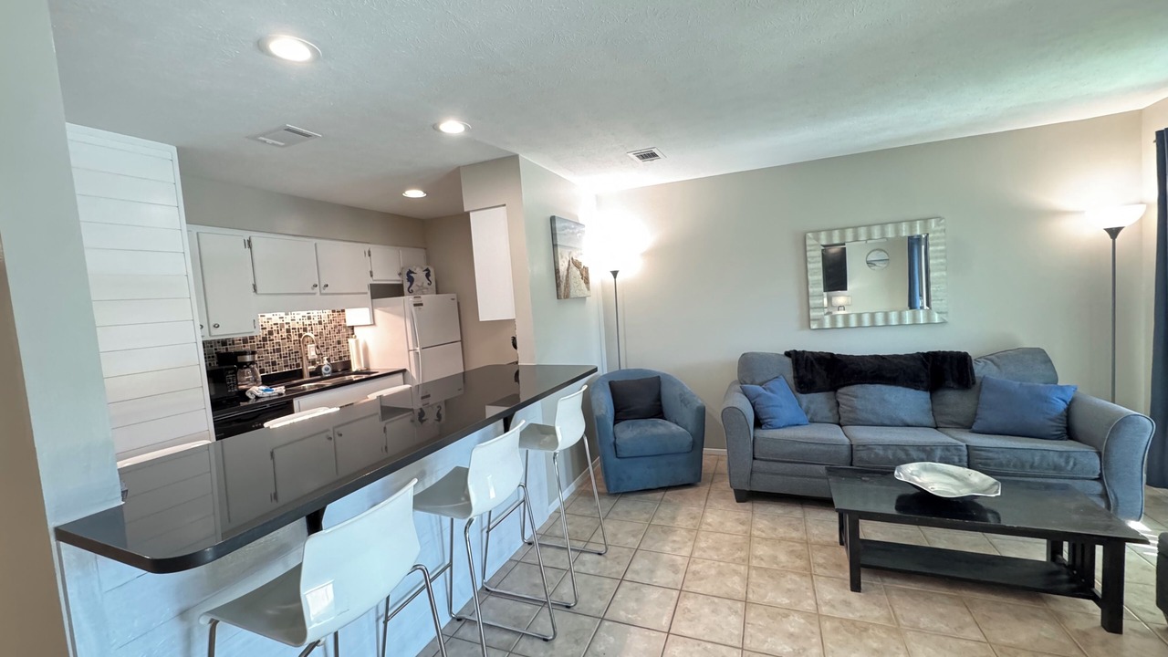 Photo of Livingroom in Biltmore Beach