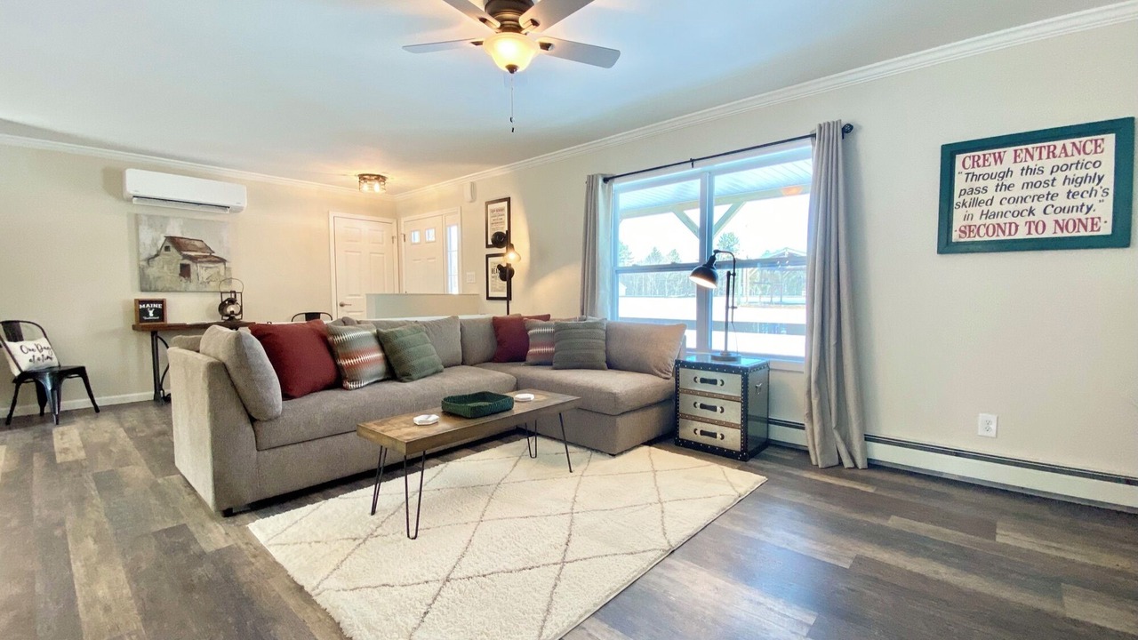Photo of Livingroom in Lamoine