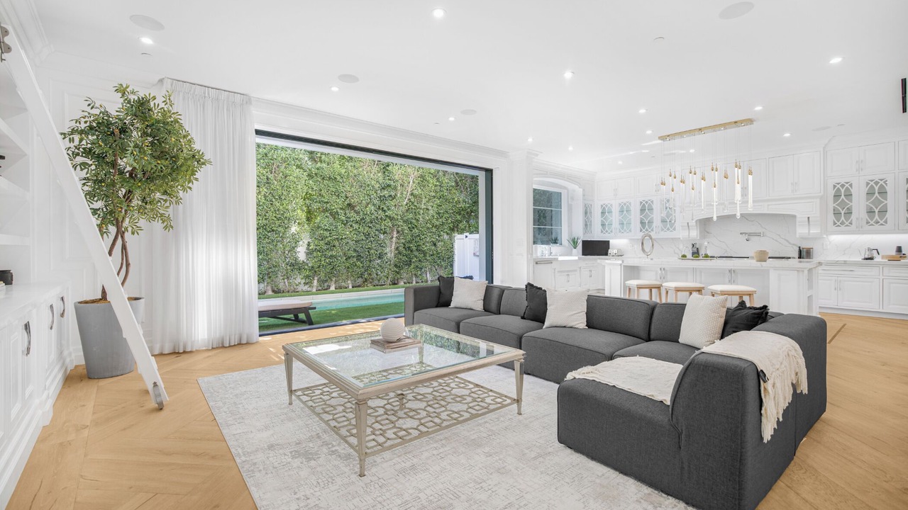 Photo of Livingroom in Melrose