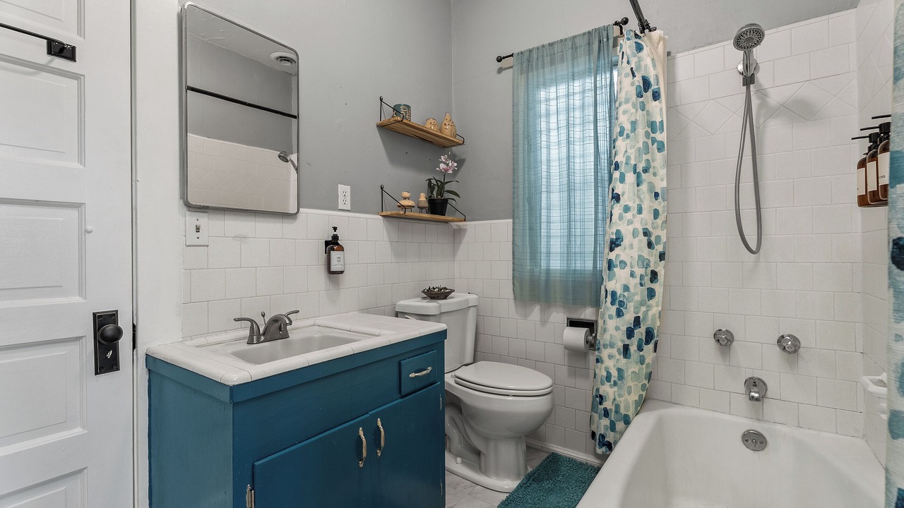 Photo of Bathroom in Alamitos Beach